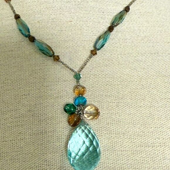 Vintage Set of Aqua Crystal & Sea Glass Gold-tone Necklace and Crystal Brooch. - Picture 2 of 7